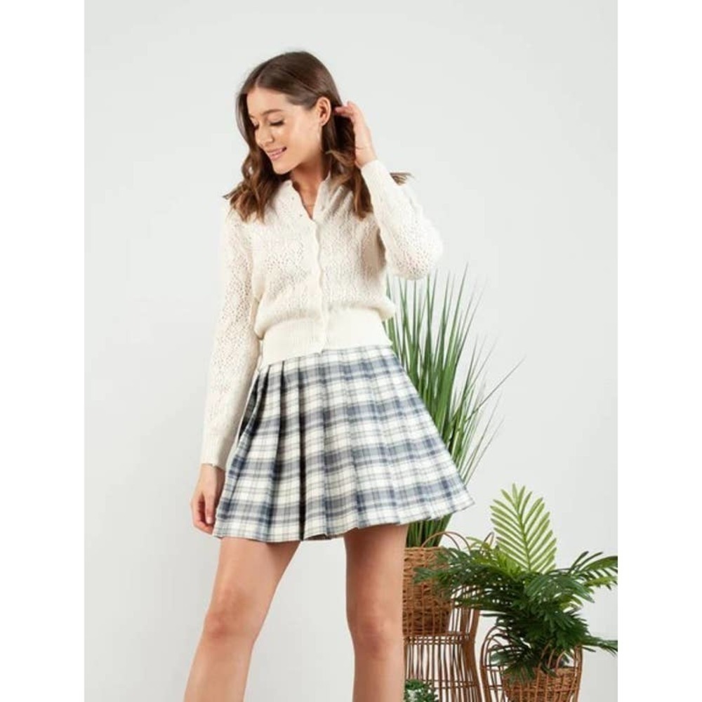 Lucca ROWAN PLEATED PLAID SKIRT s/ Adjustable Waist- NAVY PLAID in size Medium